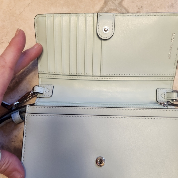 Michael Kros Jet Set smartphone crossbody bag - Picture 6 of 7